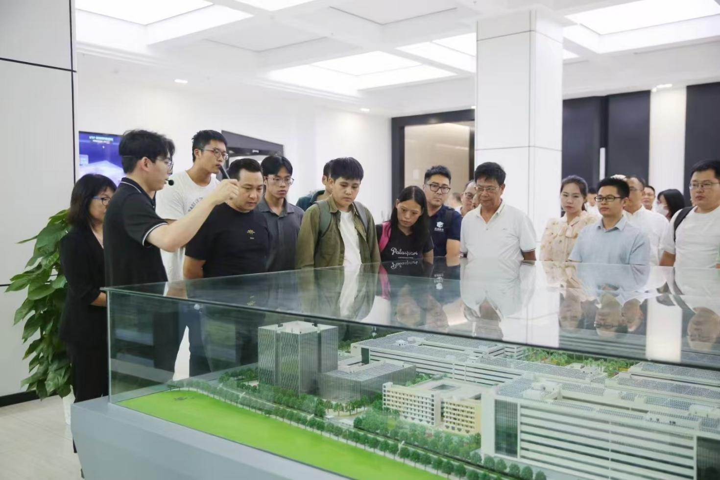 汕尾市電子信息企業(yè)高管赴廣州創(chuàng)新島、康冠科技交流學習(圖2)