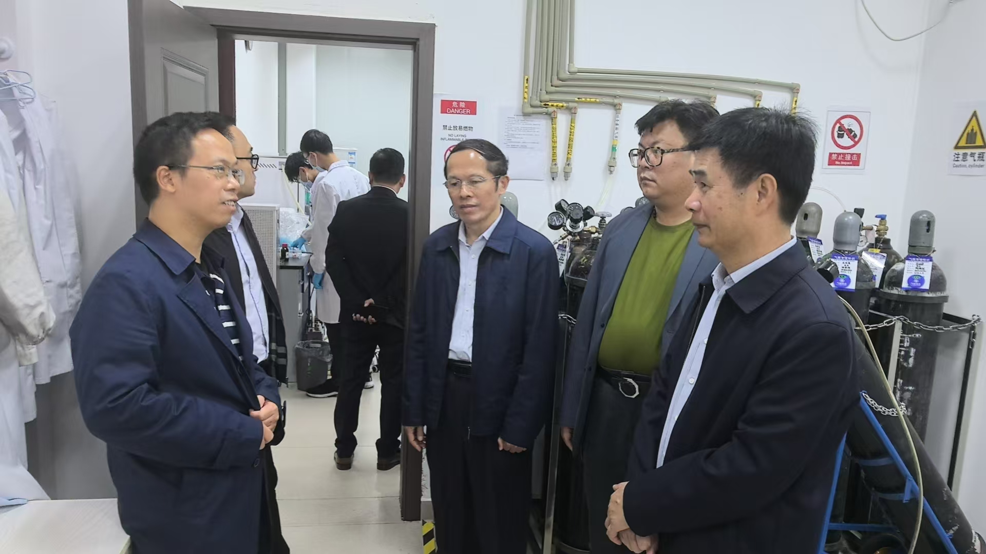市政協(xié)副主席呂珠龍率隊赴電子科技大學調(diào)研(圖1)
